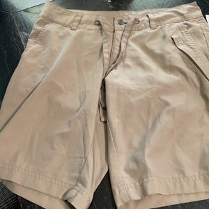 Magellan Outdoors Bermuda Shorts Size Small